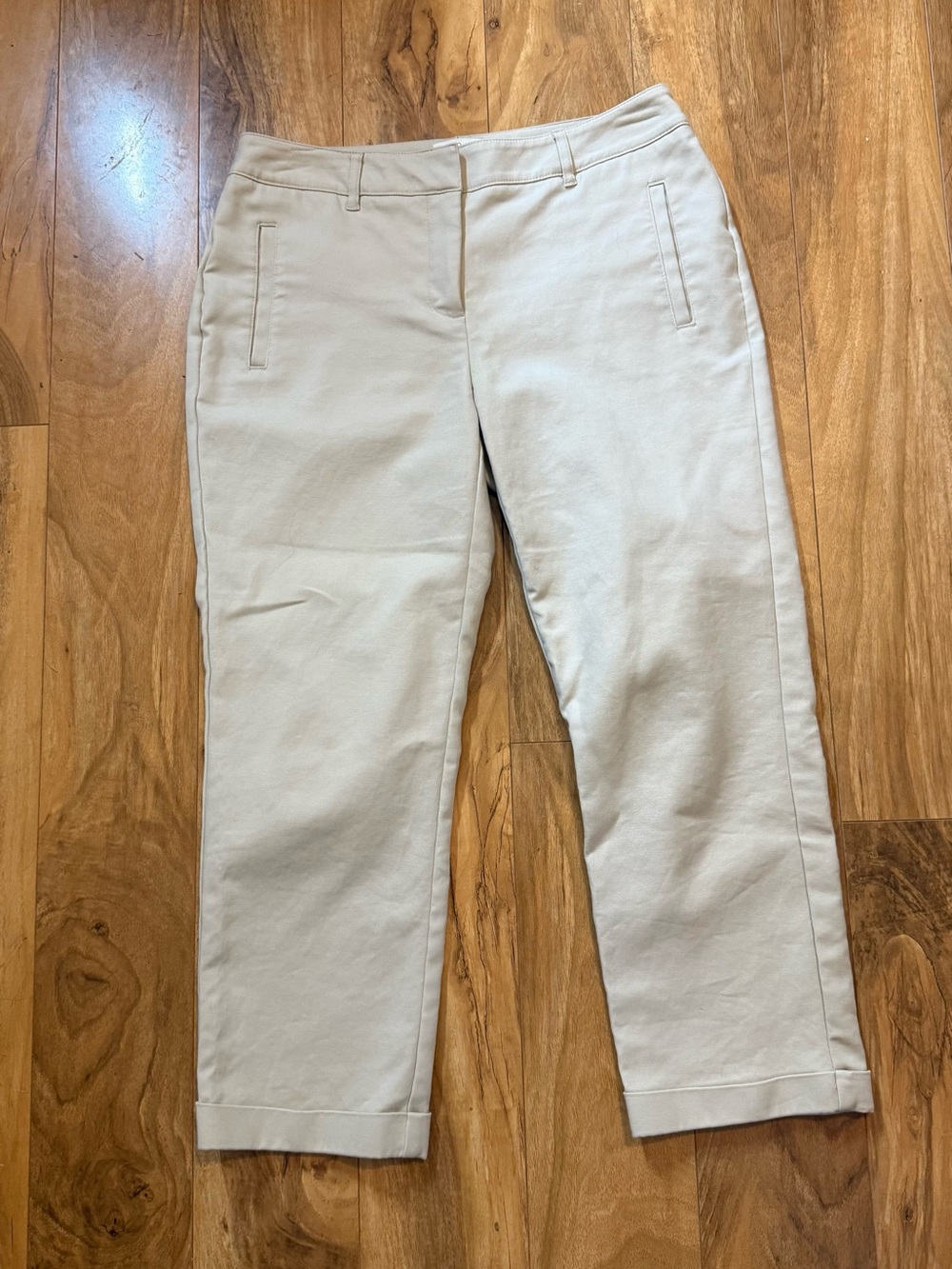 Chico's Cropped Ankle Pants in Light Beige